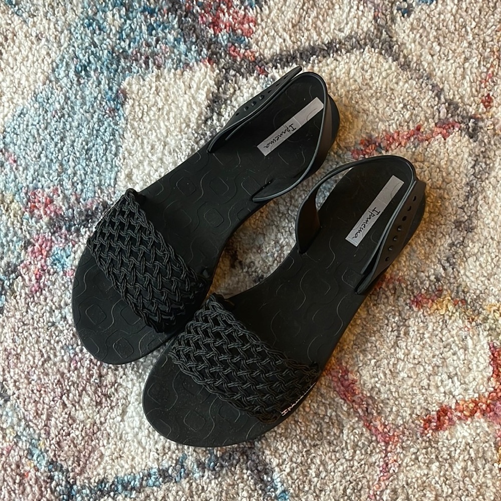 IPANEMA Black Slingback Sandals - 7